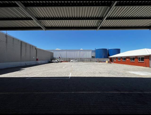 3,090M² WAREHOUSE TO LET IN AIRPORT INDUSTRIA